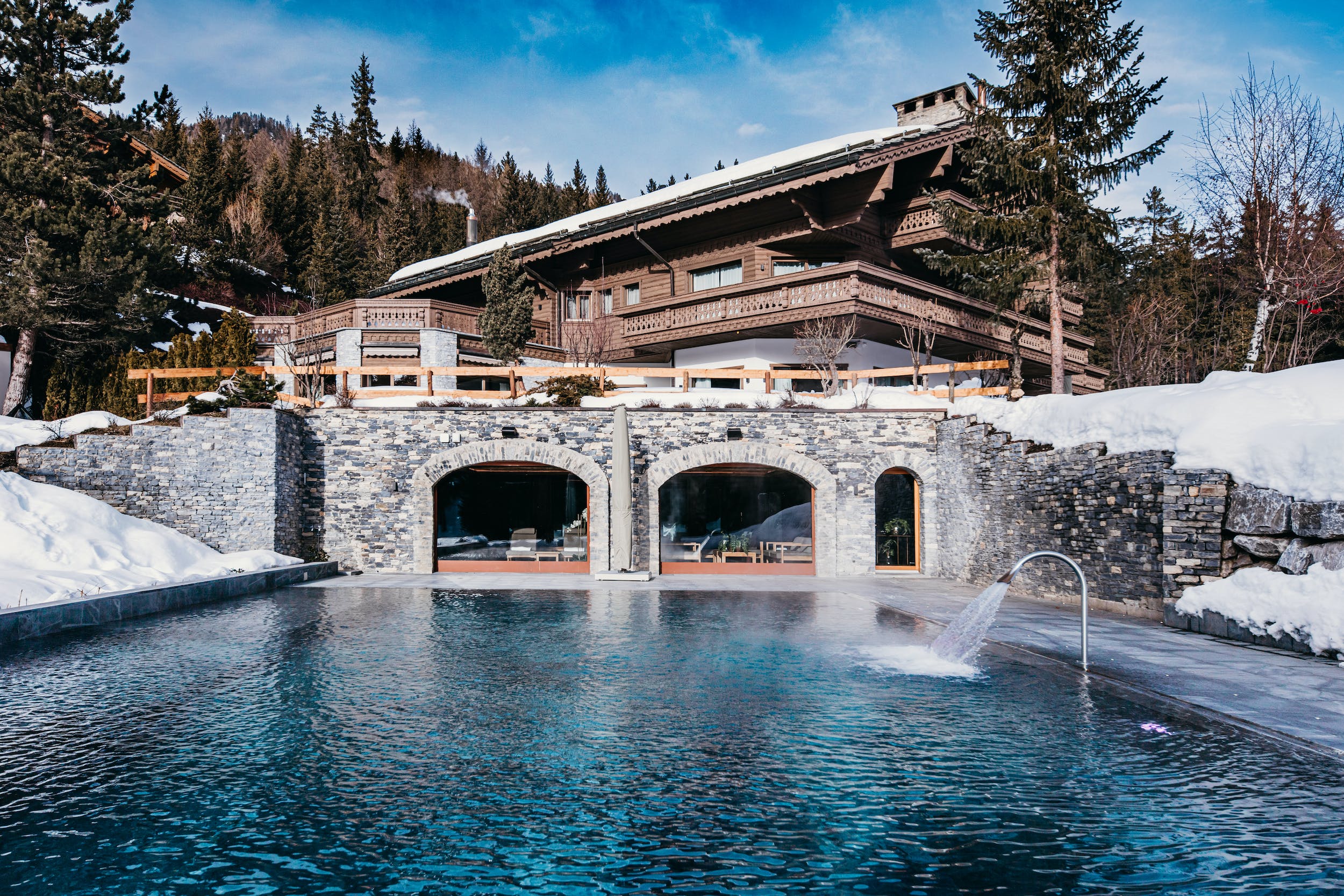 Chalet with large pool 