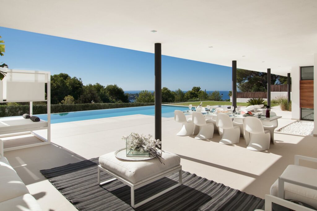 Outdoor dining area overlooking a swimming pool